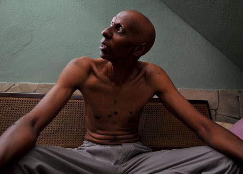 Σε αστυνομική βία αποδίδουν το θάνατο Κουβανού αντιφρονούντος σύντροφοί του