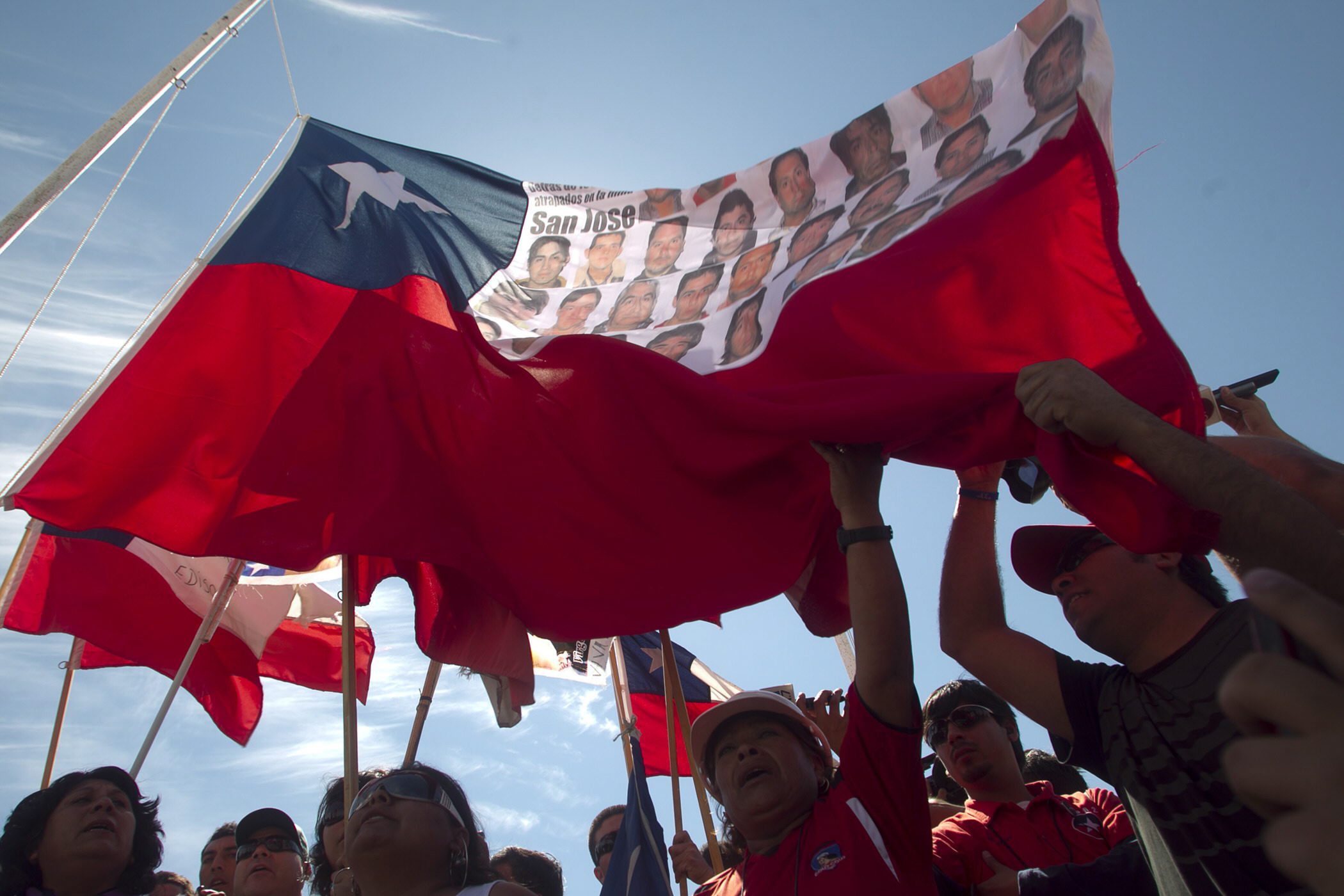 Την Ελλάδα επισκέπτονται οι 33 γενναίοι μεταλλωρύχοι της Χιλής