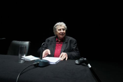 Λάβρος κατά των «λογοκριτών» του ο Μίκης Θεοδωράκης