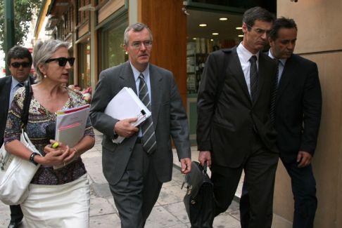 Μείωση των χορηγήσεων ζητεί η τρόικα από τις τράπεζες