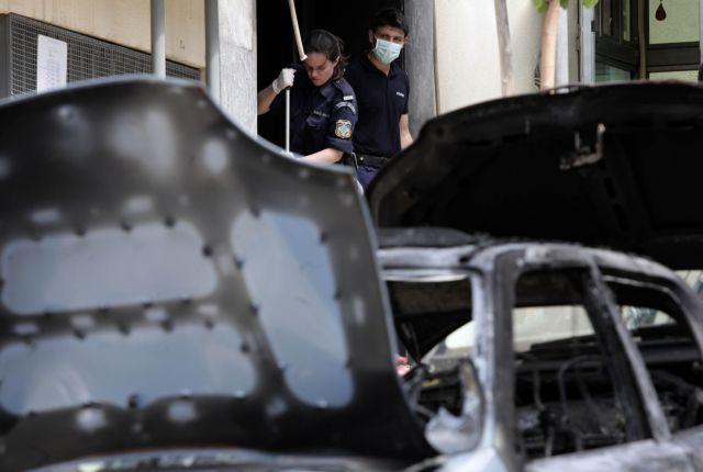 Τρεις τραυματίες από επίθεση κουκουλοφόρων με μολότοφ στο ΑΤ Εξαρχείων