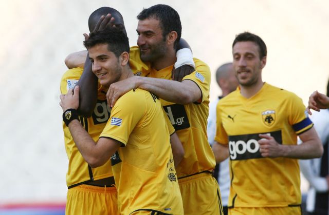 Με κυριαρχία στο ψηλό παιχνίδι η ΑΕΚ κέρδισε τον ΠΑΟΚ με 3-0 στο άδειο ΟΑΚΑ