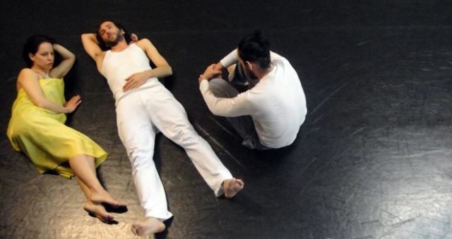 Η παράσταση χορού «Μέρες τώρα…» στο θέατρο Ροές