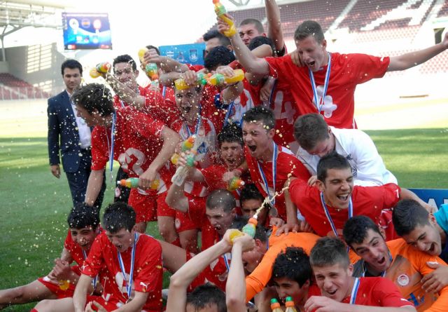 Ερυθρόλευκη ανατροπή και τίτλος στον «αιώνιο» τελικό του κάτω των 17