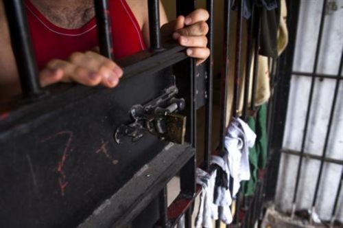 Σε απεργία πείνας 12 παράνομοι μετανάστες που κρατούνται στο Σουφλί