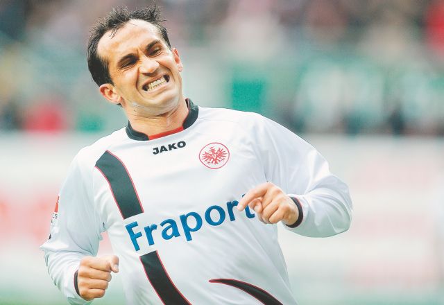 Μένει στην Άιντραχτ Φρανκφούρτης ο Γκέκας