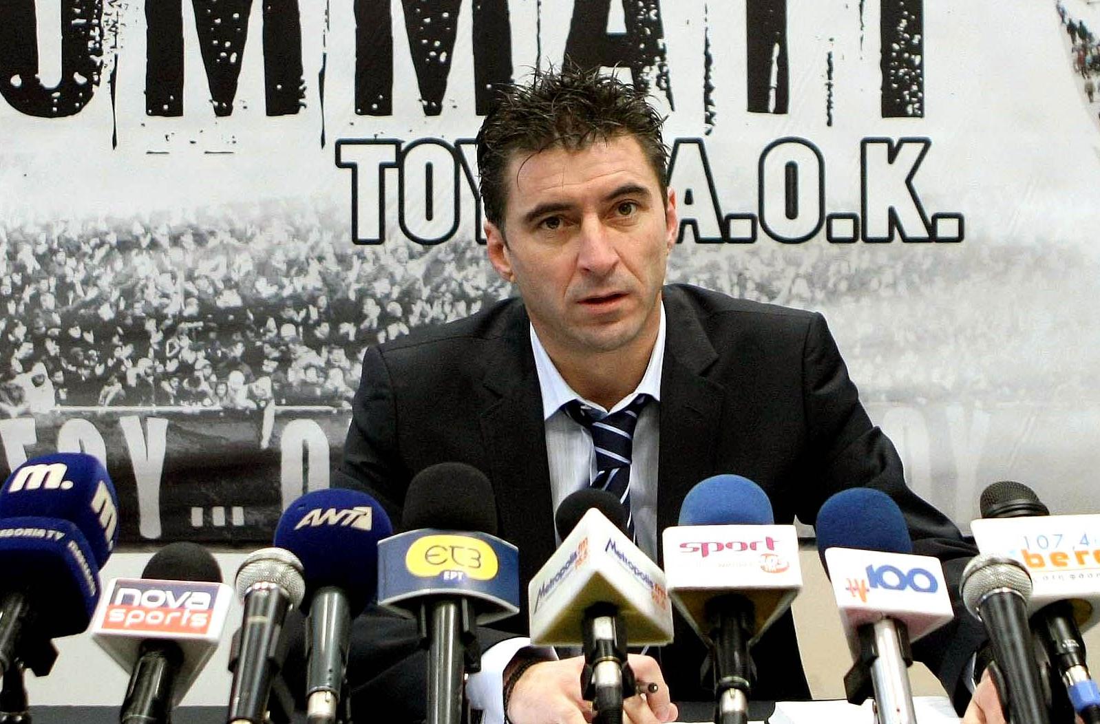 Ο Ζαγοράκης μιλάει με τον Τύπο, ο κόσμος… με τα εισιτήρια