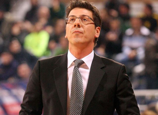 Πως μπήκε η ελληνική σημαία σε βασκικό γήπεδο… εξηγεί ο Φώτης Κατσικάρης