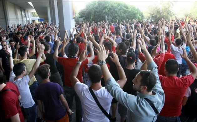 «Για πάντα στο Λιμάνι, Αγγελόπουλοι» το αίτημα των «ερυθρόλευκων» οπαδών