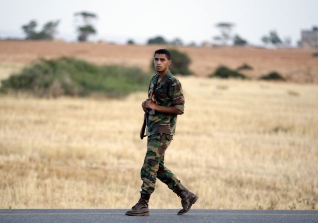 Συγκρούσεις εξεγερμένων-δυνάμεων ασφαλείας στην πόλη Ζαουίγια της Λιβύης