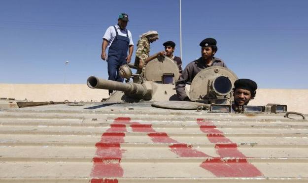 Διαφωνίες Βρετανίας και Γαλλίας για τον εξοπλισμό των Λιβύων αντικαθεστωτικών