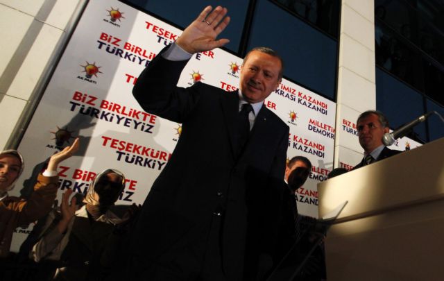 «Συναίνεση» υπόσχεται ο Ερντογάν μετά τη σαρωτική νίκη του στις εκλογές