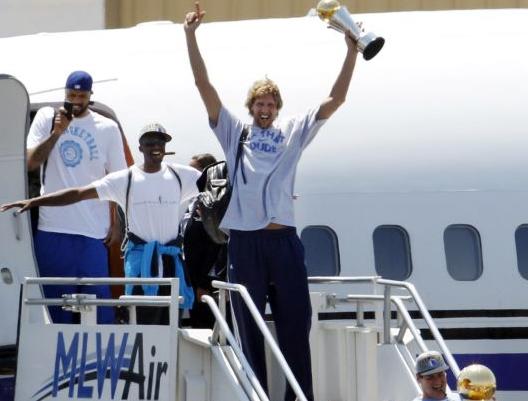 Αποθεώθηκαν οι παίκτες των Μάβερικς στο Ντάλας