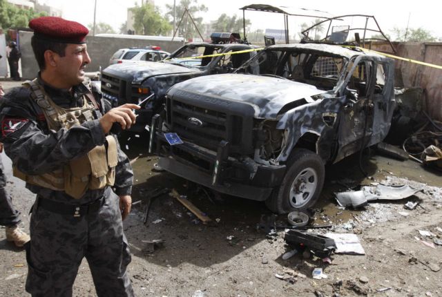 Δεκάδες νεκροί σε τριπλή βομβιστική επίθεση στη Βαγδάτη