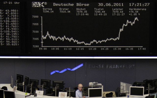 Άνοδος στα ευρωπαϊκά χρηματιστήρια και τη Γουόλ Στριτ την Πέμπτη