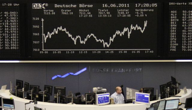 Στο κόκκινο τα ευρωπαϊκά χρηματιστήρια την Πέμπτη, μεικτά πρόσημα στη Γουόλ Στριτ