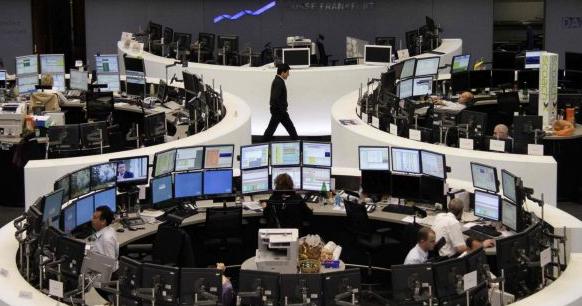 Σε ιστορικά υψηλά σκαρφαλώνουν CDS και spread μετά την υποβάθμιση από την Standard & Poor’s