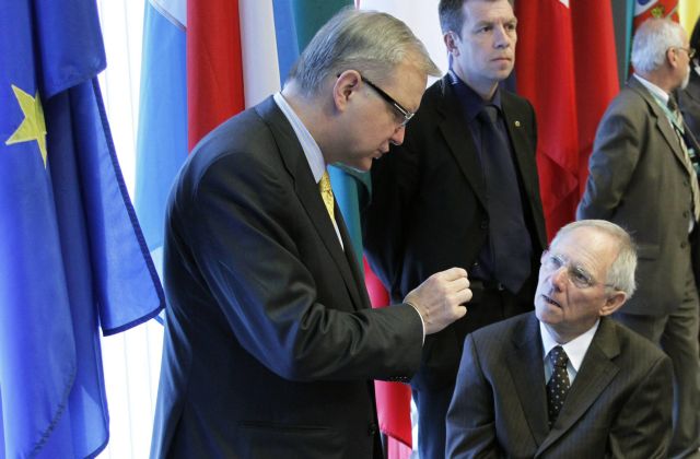 Εν αναμονή της έκθεσης της τρόικας τελούν Κομισιόν και Βερολίνο