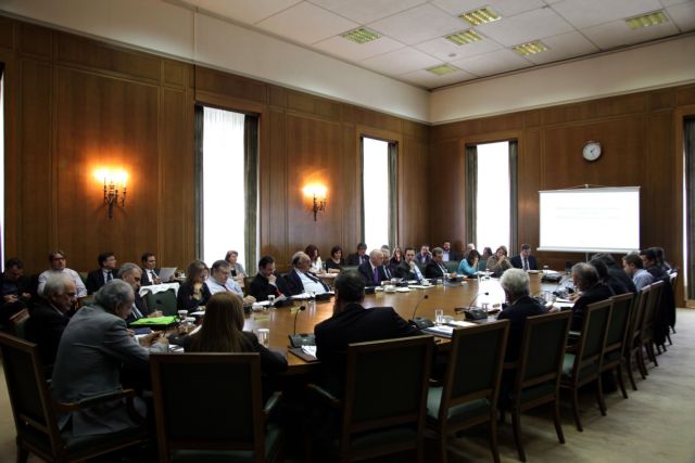 Εν αναμονή της ανακοίνωσης του νέου κυβερνητικού σχήματος