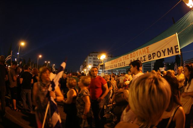 Αντίστροφα για την ψηφοφορία της Τρίτης στη Βουλή μετρούν οι «Αγανακτισμένοι»