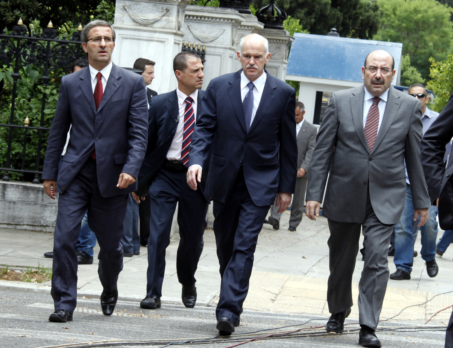 Όλο και πιο κοντά οι αλλαγές στην κυβέρνηση, εν μέσω αντιδράσεων για το Μεσοπρόθεσμο