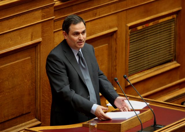 Επιμένει η κυβέρνηση στο στόχο για μείωση ελλείμματος στο 7,5%, λέει ο Φ.Σαχινίδης