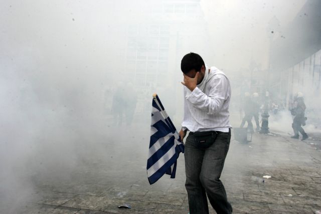 Κατεπείγουσα προκαταρκτική έρευνα για την ρίψη χημικών στο Σύνταγμα