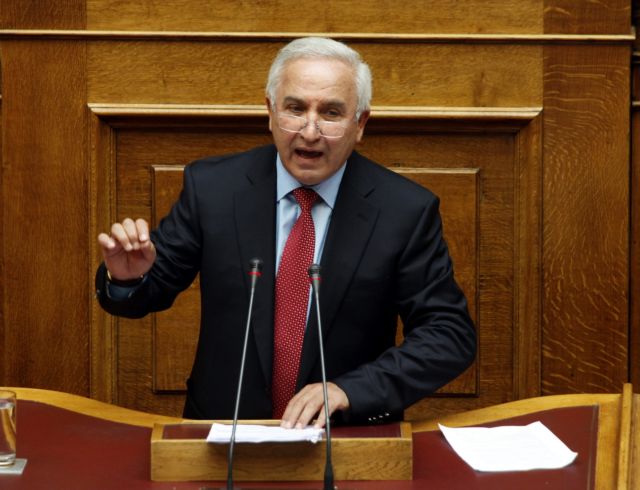 Διαδηλωτές επιτέθηκαν στον Αλέκο Αθανασιάδη του ΠΑΣΟΚ