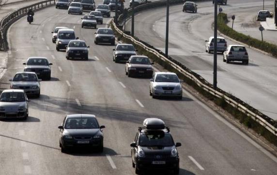 Λιγότερα ΙΧ στους δρόμους έφεραν η κρίση και τα οικονομικά μέτρα