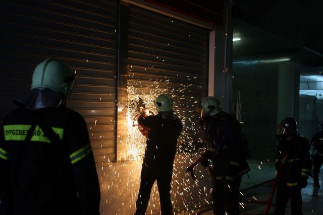 Υπό κατάληψη το δημαρχείο Χανίων, στο στόχαστρο διαδηλωτών γραφεία βουλευτών