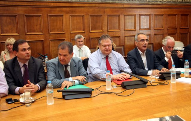 Στη βάσανο του ΚΤΕ Οικονομικών του ΠΑΣΟΚ ο Ευάγγελος Βενιζέλος για τα νέα μέτρα