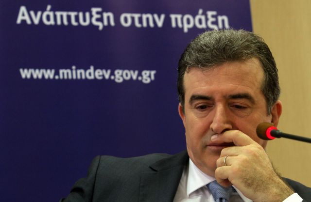 Χρειαζόμαστε λιγότερα δάνεια και περισσότερες επενδύσεις, λέει ο Μ.Χρυσοχοϊδης