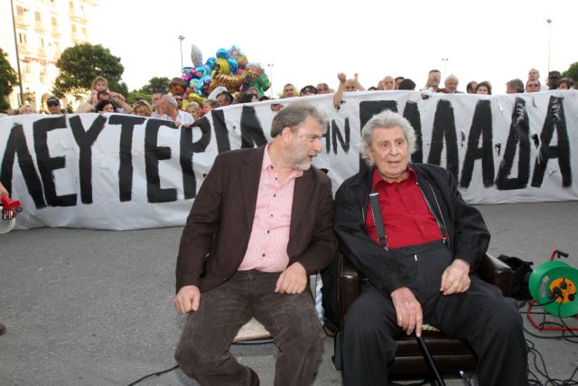 «Κατέλαβε» την πλατεία Αριστοτέλους ο Μίκης Θεοδωράκης