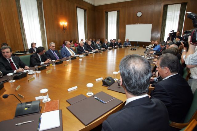 Αγώνας δρόμου για την ψήφιση του Μεσοπρόθεσμου και του εφαρμοστικού νόμου