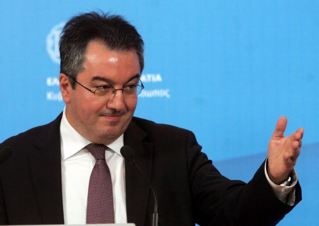 «Άκαιρη» η συζήτηση για τη μονιμότητα στο Δημόσιο, λέει ο Ηλίας Μόσιαλος