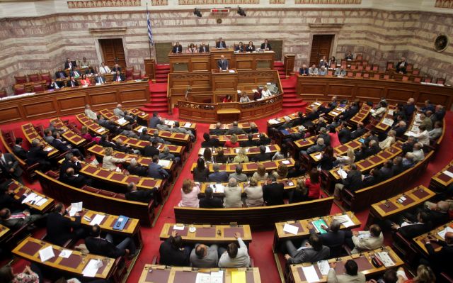 Αποχώρησε ο ΣΥΡΙΖΑ από τη Βουλή ζητώντας εξηγήσεις από τον Χρ.Παπουτσή