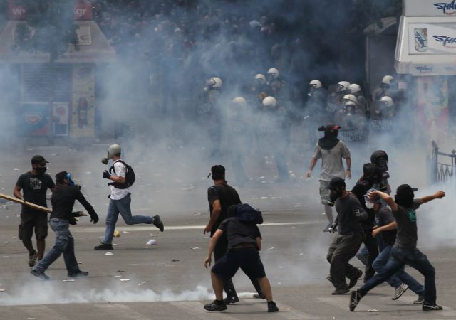 Ποινική δίωξη σε βάρος των συλληφθέντων για τα επεισόδια στο Σύνταγμα