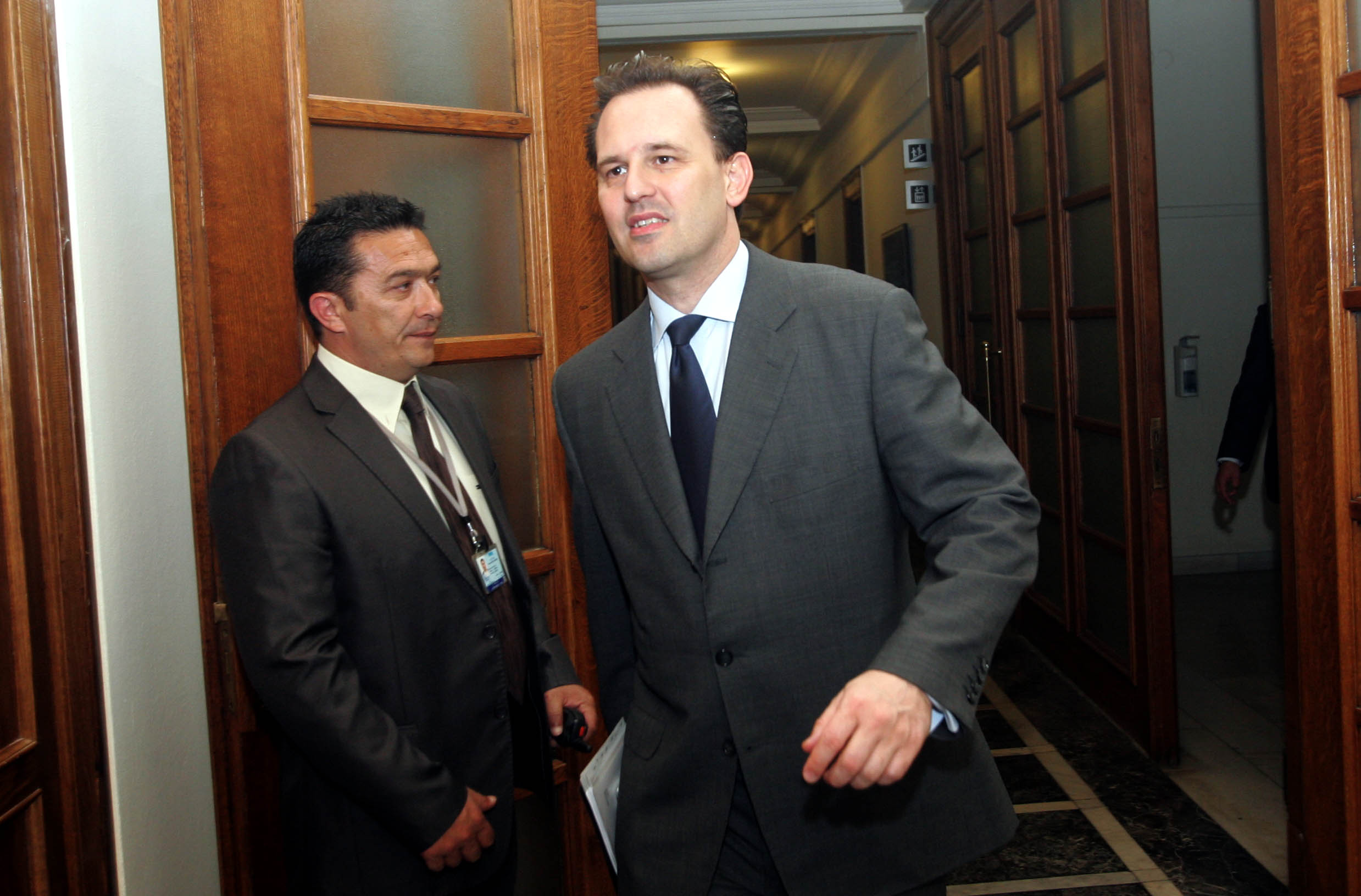 Δεν υφίσταται θέμα ανταρσίας βουλευτών με αφορμή τις δηλώσεις Δρούτσα, διευκρινίζει ο Γ.Πεταλωτής