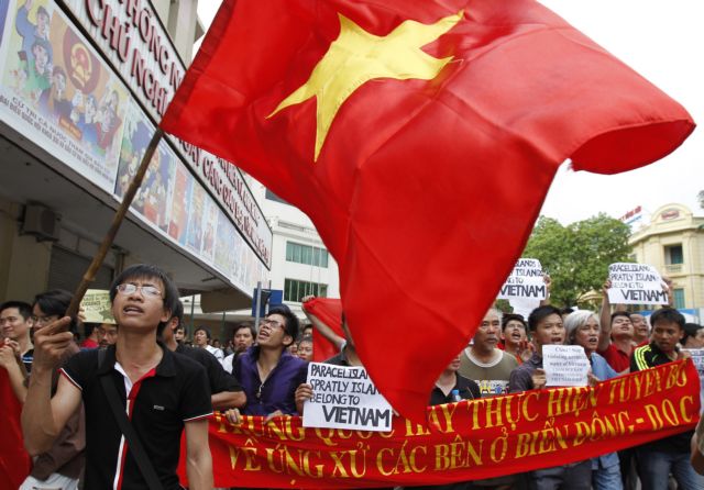 Ασκήσεις με πραγματικά πυρά πραγματοποιεί το Βιετνάμ, εν μέσω έντασης με το Πεκίνο