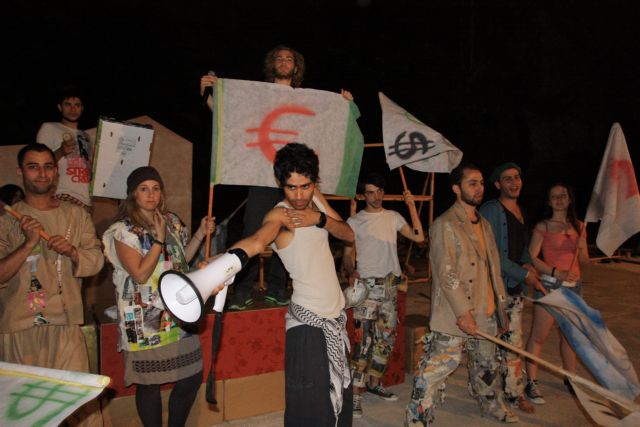 Ο αριστοφανικός «Πλούτος» στην εποχή της κρίσης με ηθοποιούς από 12 χώρες