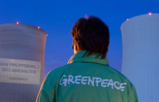 Μέλη της Greenpeace αλυσοδέθηκαν σε σιδηροδρομικές γραμμές στην Ολλανδία