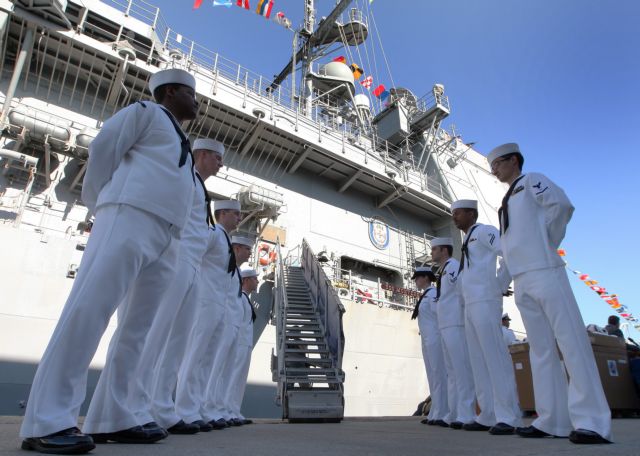 Εξοργίζει τη Ρωσία η είσοδος του αμερικανικού καταδρομικού Monterey στη Μαύρη Θάλασσα