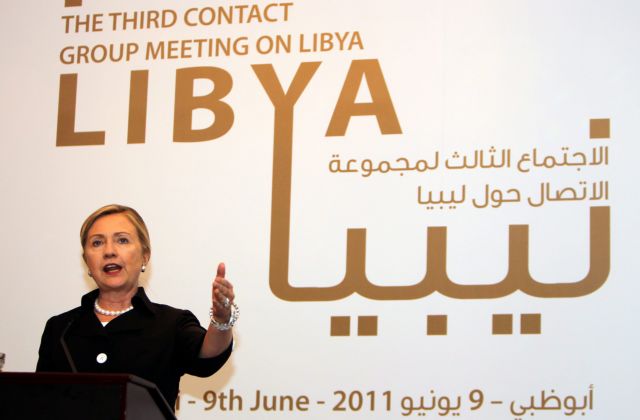 Επαφές Λίβυων της ηγετικής ομάδας για την μετά τον Καντάφι εποχή, λέει η Κλίντον