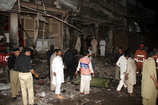 Πολύνεκρη διπλή βομβιστική επίθεση σε πολυσύχναστη αγορά στο Πακιστάν