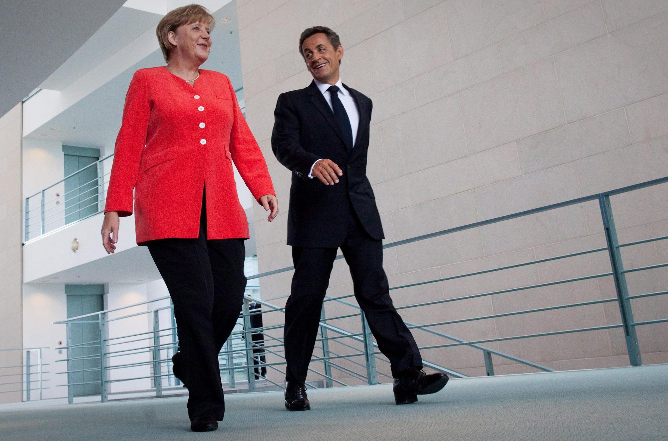 Συμφωνία Μέρκελ-Σαρκοζί για εθελοντική συμμετοχή ιδιωτών στη νέα βοήθεια προς την Ελλάδα