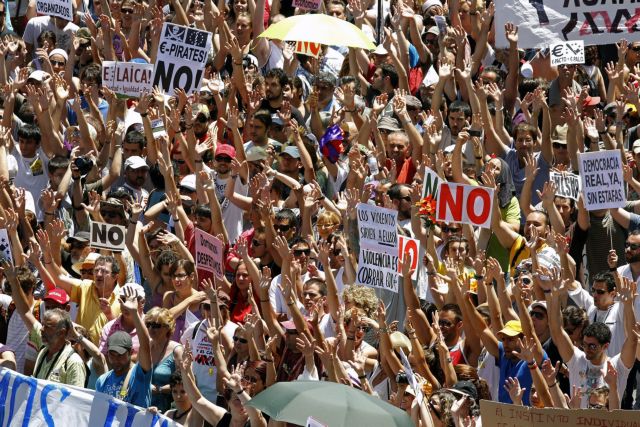 Οι «Αγανακτισμένοι» επέστρεψαν δυναμικά στο κέντρο της Μαδρίτης