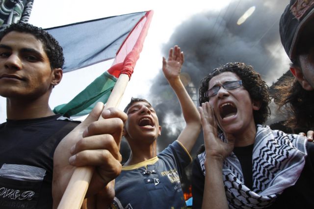 Πιέσεις από τη Δύση για κυρώσεις, αναβρασμός στο εσωτερικό της Συρίας