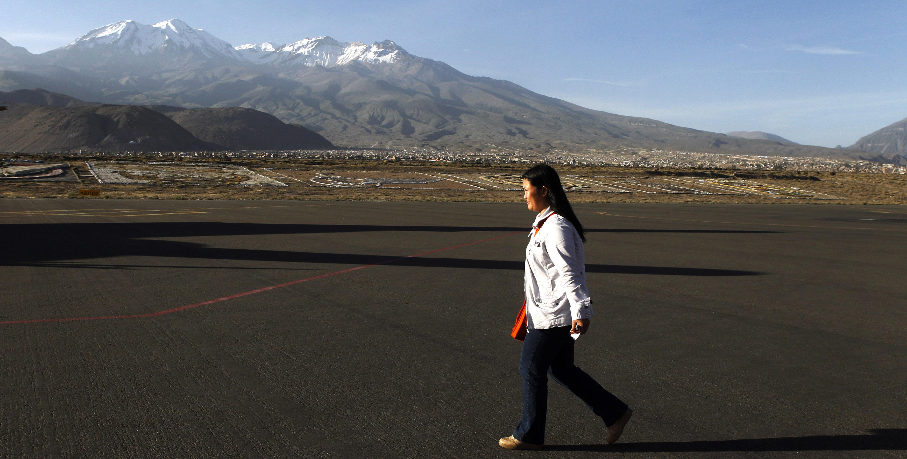 Μάχη ψήφο-ψήφο δίνουν στο Περού οι δύο μνηστήρες του προεδρικού θώκου