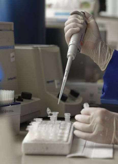 Η Βρετανία εγκαταλείπει τα «γενετικά τεστ εθνικότητας» για τους μετανάστες