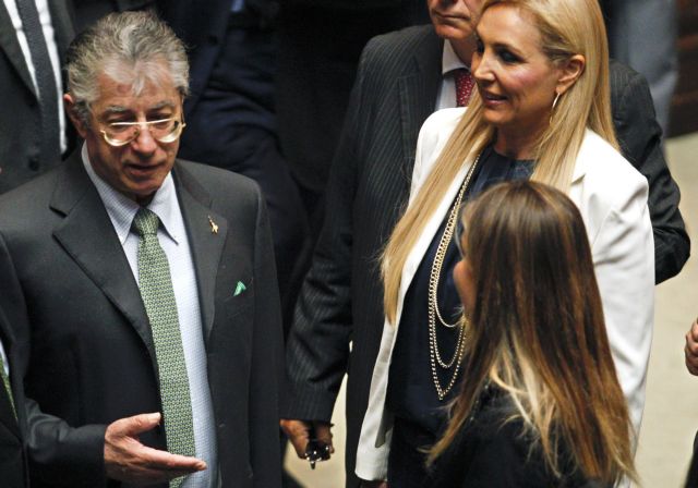 «Όμηρος» του Ουμπέρτο Μπόσι ο Σίλβιο Μπερλουσκόνι